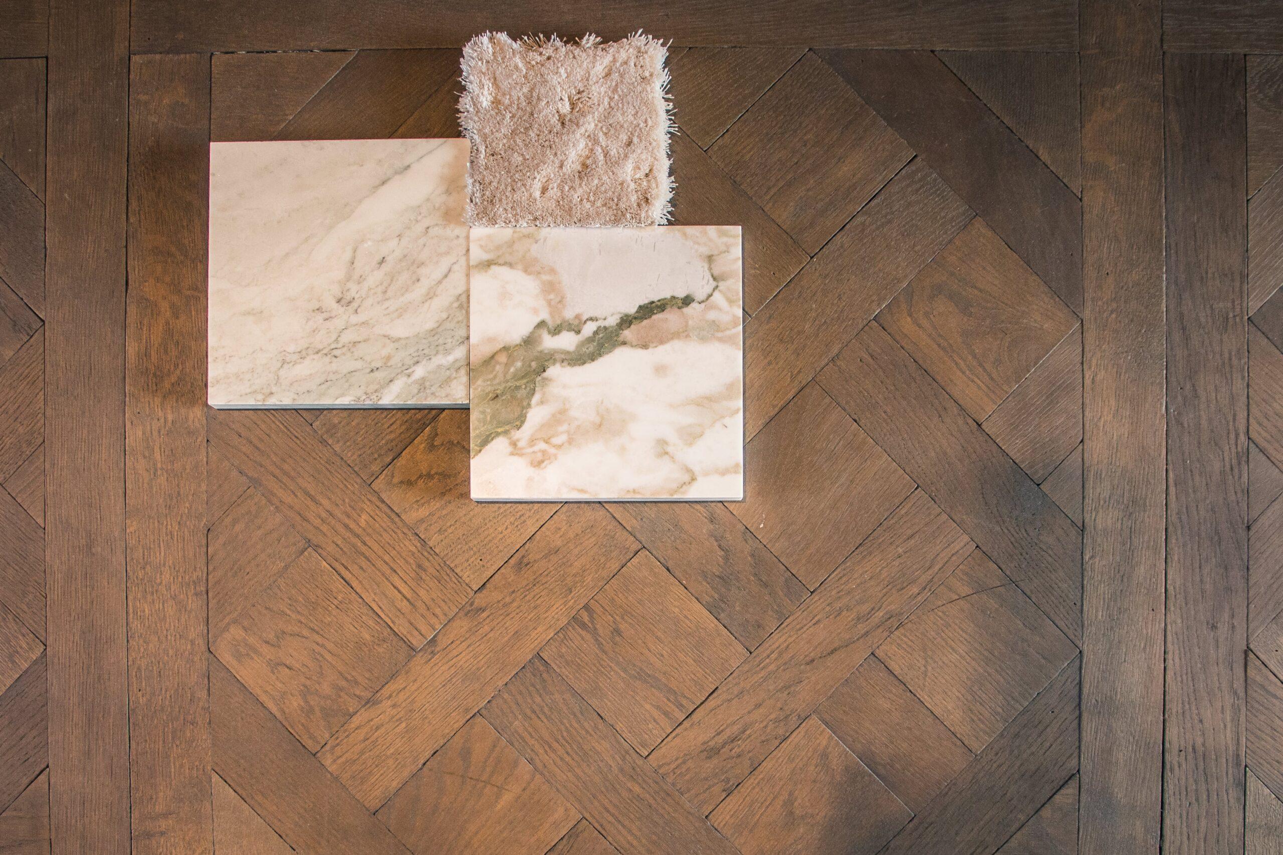 Diensten: Versailles patroon vloer geplaatst door Fastré Geert houten vloeren en meer